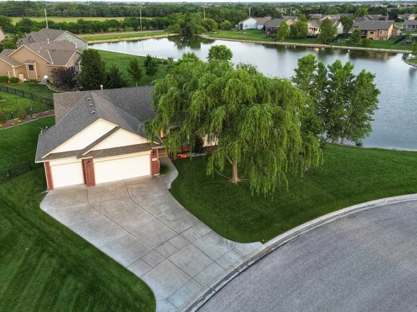 2722 N Woodridge St, Wichita, KS 67226