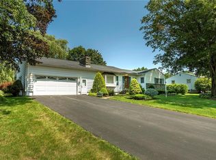 7 Canterbury Rd, New Hartford, NY 13413