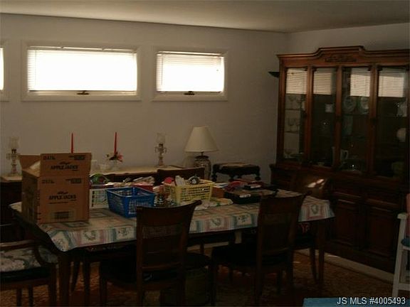 4th image of 7 W Bergen Ave