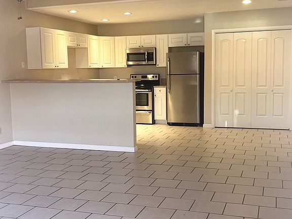 4th image of 123 N Glenwood Dr APT D