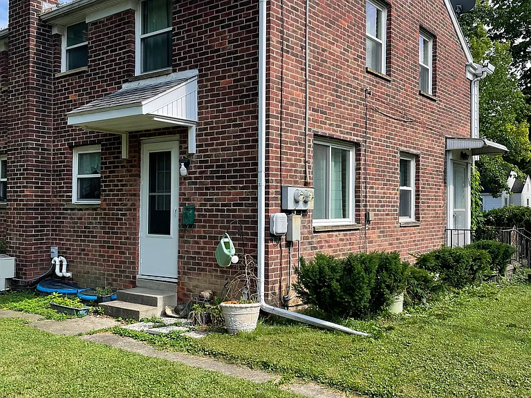 106 N Scott St — Photo 20