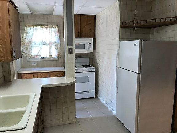 2nd image of 326 Lathrop Ave APT 1