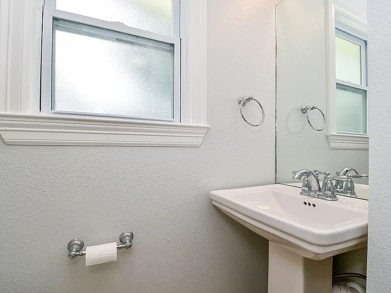 707 Thistlewood Dr — Photo 31