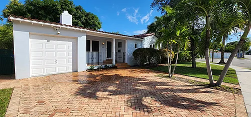 1915 SW 12th Ave Photo 1