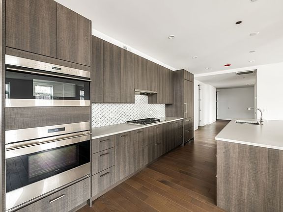 5th image of 434 W Melrose St Unit 701