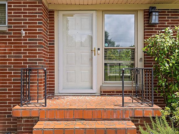 2nd image of 3515 Claremont Ave