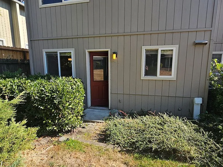 1822 NE Fairview Ave — Photo 13