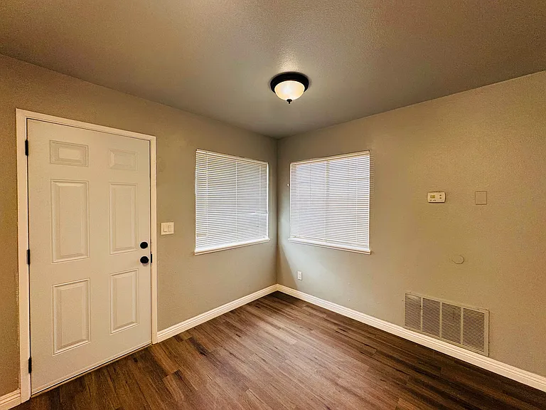 9633 N Loop Blvd #B — Photo 6