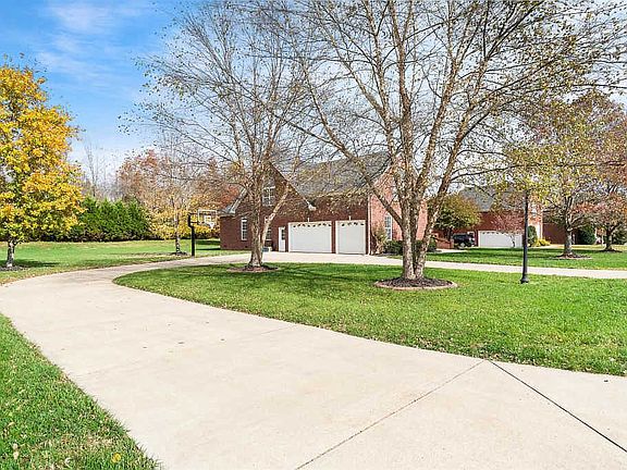 Large circle driveway 