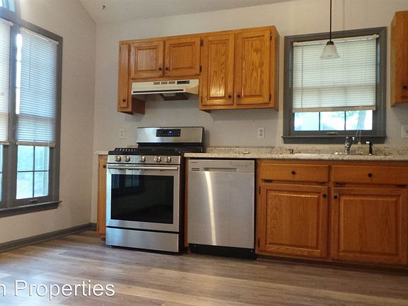3rd image of 105 N Overland Dr