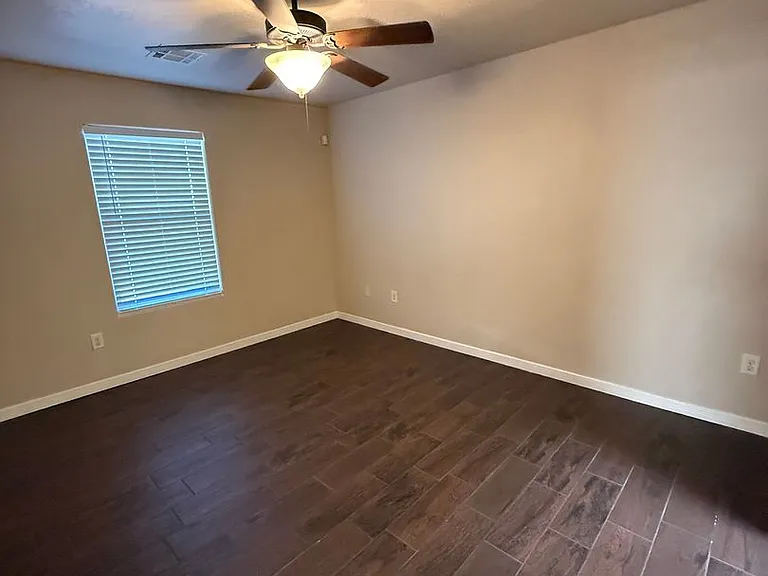 2043 Villa Napoli Loop E — Photo 29
