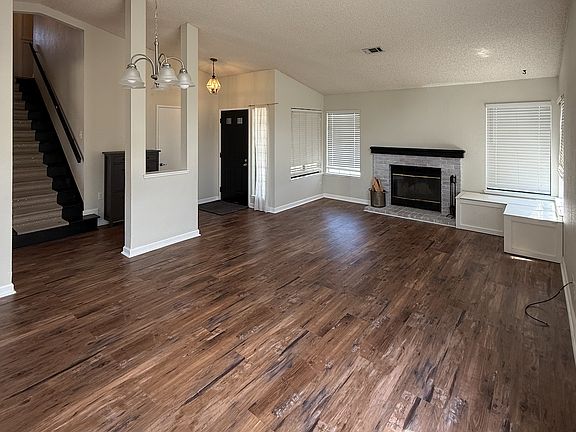 4th image of 520 Lupine Cir