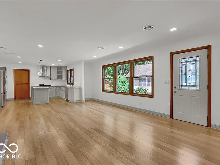 760 W Pine St — Photo 4