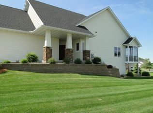 1016 36th St W, Hastings, MN 55033