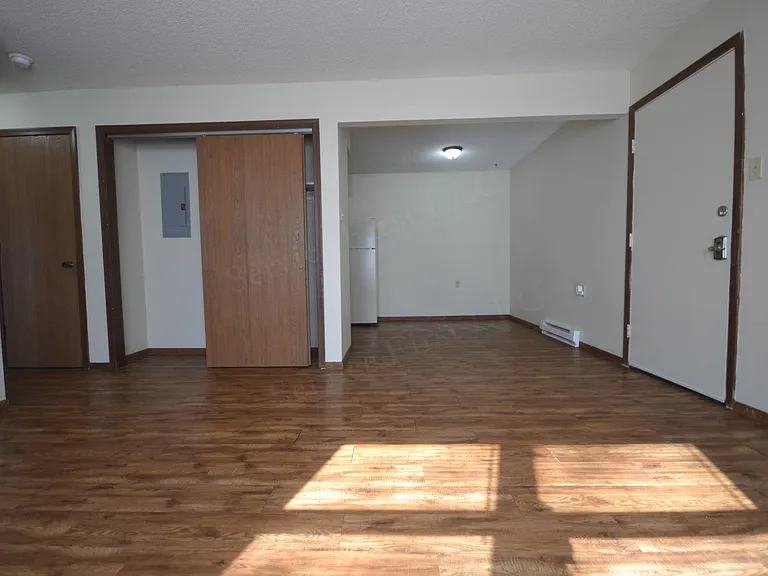 710 Elm Dr — Photo 6