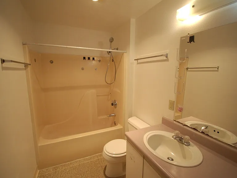 125 E Elmore St #2 — Photo 9