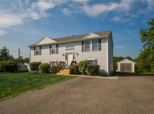 95 Sarasota Ave, Narragansett, RI 02882