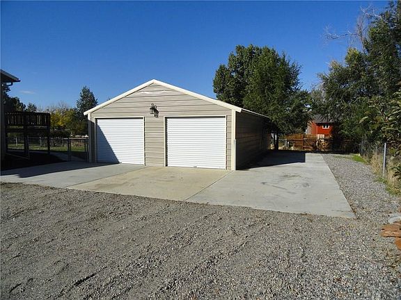 3rd image of 702 Brookwood Dr