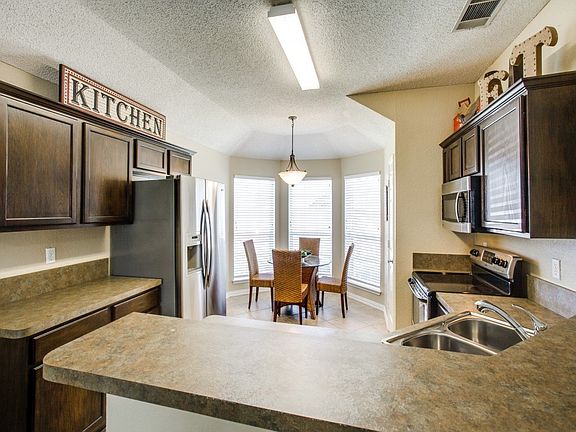 3rd image of 10151 Cambridge Dr