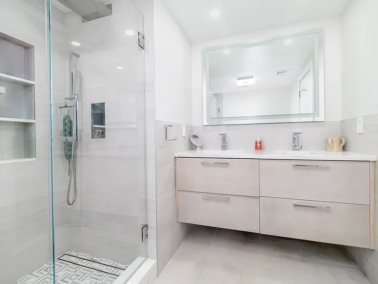 566 Newfield Ave #14 — Photo 12