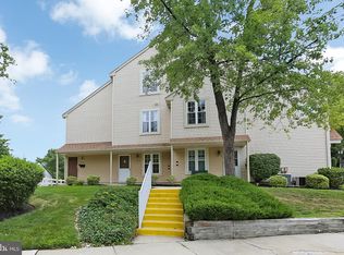 104 Thornwood Dr, Mount Laurel, NJ 08054