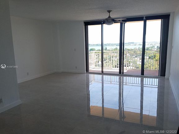2nd image of 2450 NE 135th St APT 1007