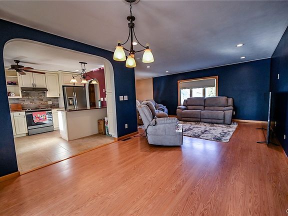 5th image of 8309 Greenview Dr