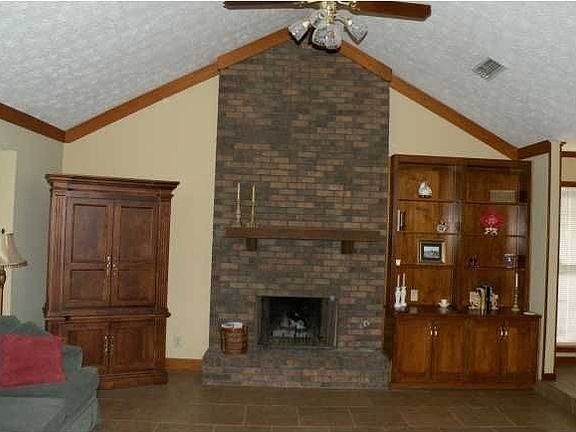 4th image of 4149 Johnstown Dr