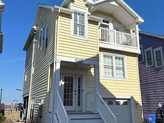 3rd image of 814 Bay Club Lane W #2