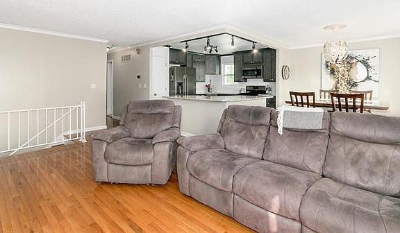 5th image of 15680 92nd Ave