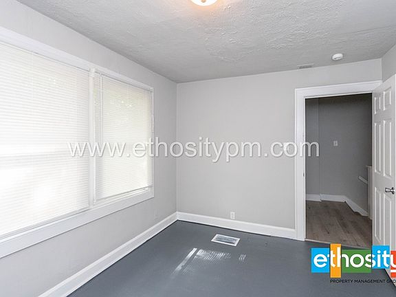 4th image of 802 N Lasalle St #802