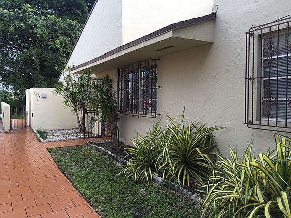 4th image of 9155 Fontainebleau Blvd APT 1