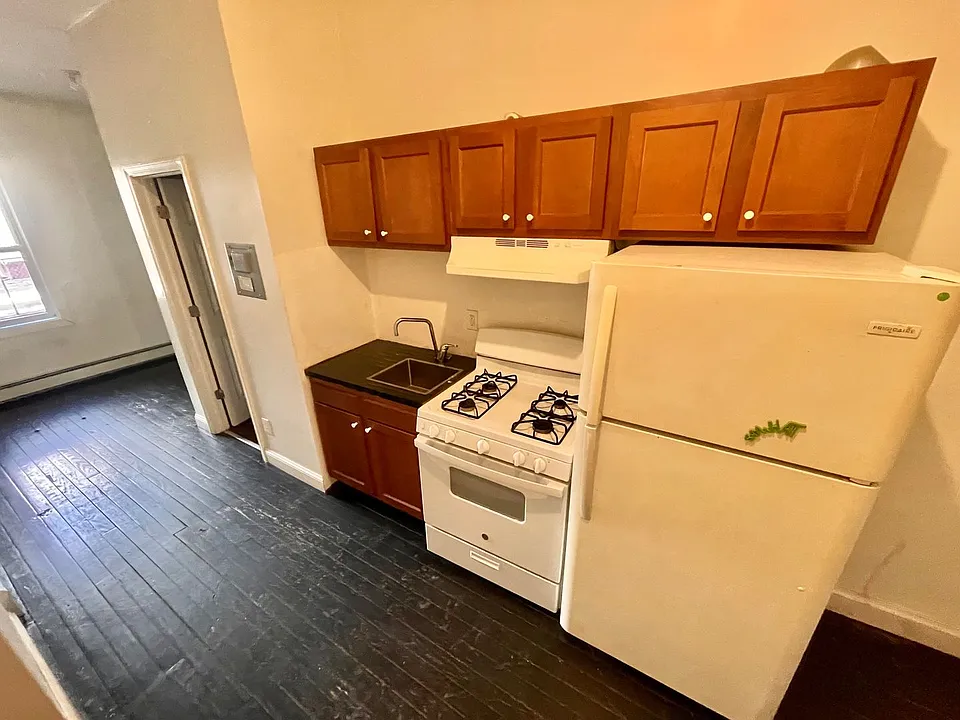 727-737 Hallett St