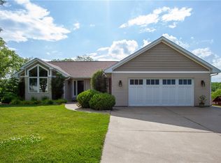 1443 Edgewood Dr, Pella, IA 50219
