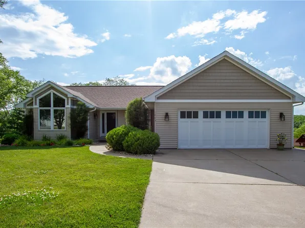 1443 Edgewood Dr, Pella, IA 50219
