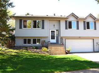 905 Lawnview Ave, Shoreview, MN 55126