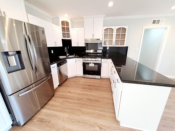 5th image of 7923 Ducor Ave