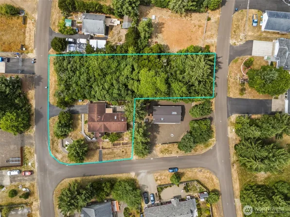 700 Island Circle SE, Ocean Shores, WA 98569