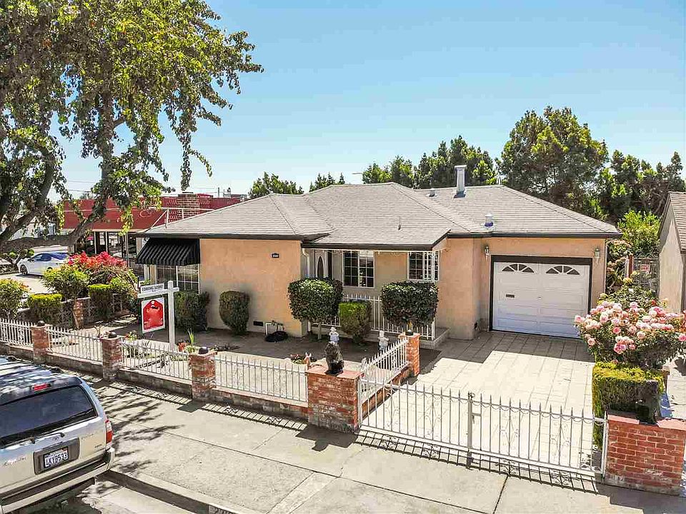 1st image of 23997 Wright Dr