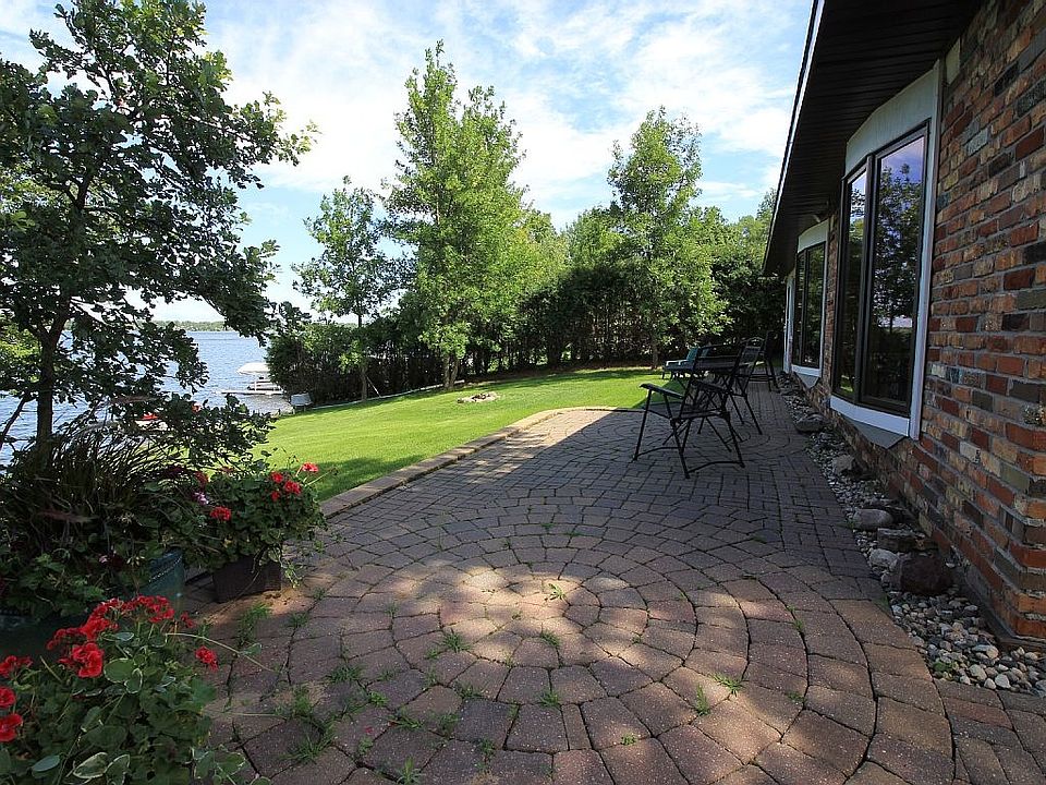 1st image of 256 Shorewood Dr