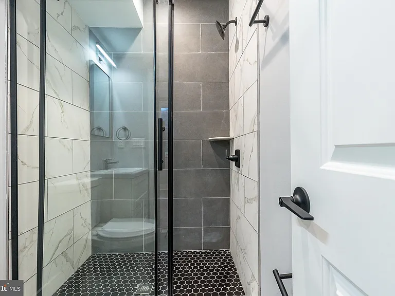 2821 Livingston St #1 — Photo 17