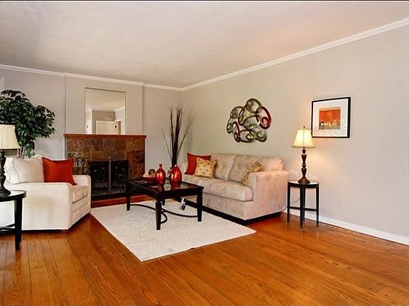 4th image of 7821 Sterling Dr