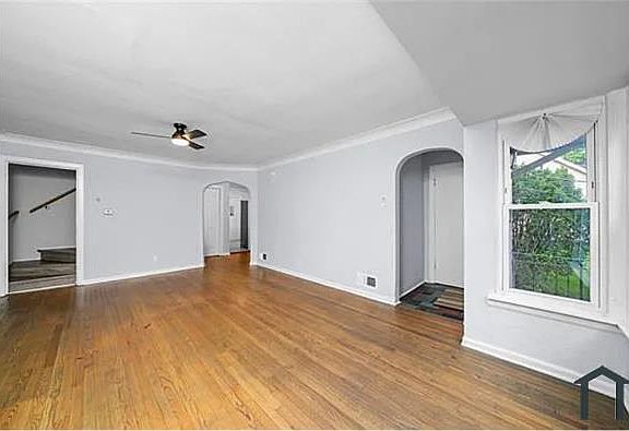 5th image of 701 E 142nd St