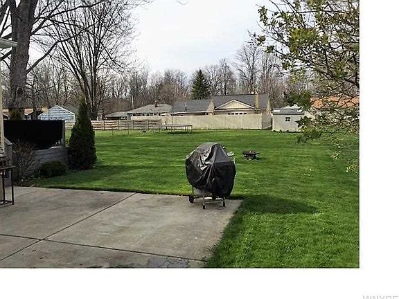 4th image of 381 Roger Ave