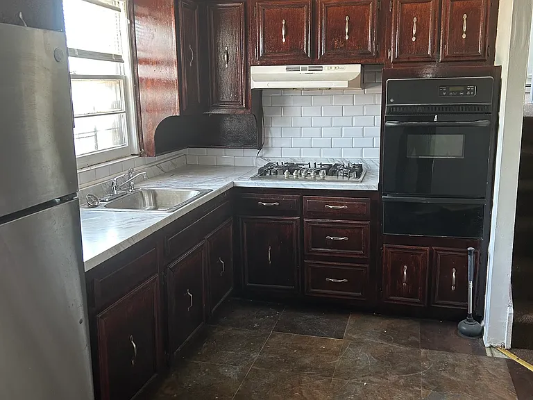 913 E 83rd St #2 — Photo 3