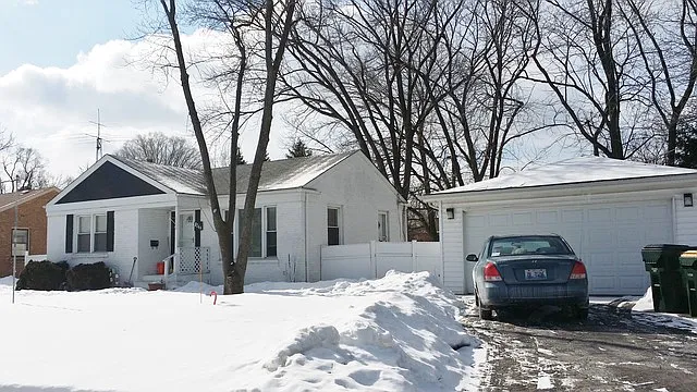 8344 N Caldwell Ave photo 1
