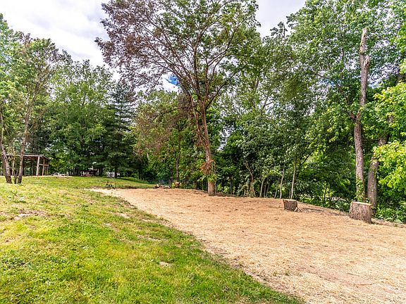 29th image of 2915 College Hill Rd