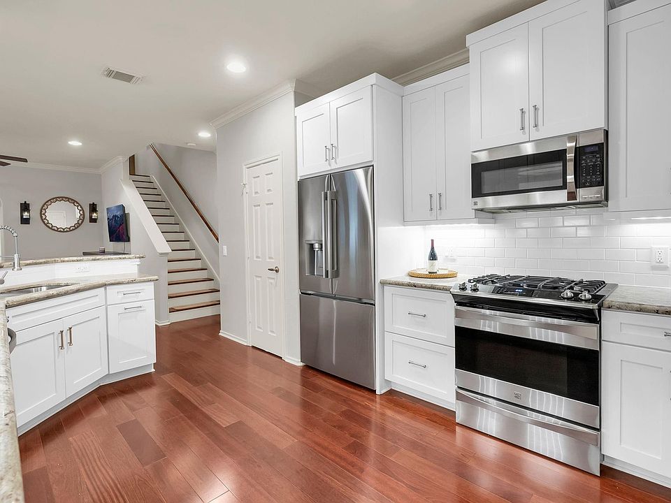 1st image of 3 Darlinghurst Dr