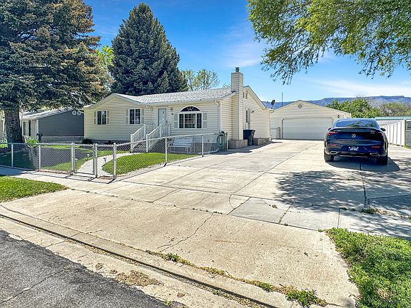2nd image of 415 N Cedar View Ln