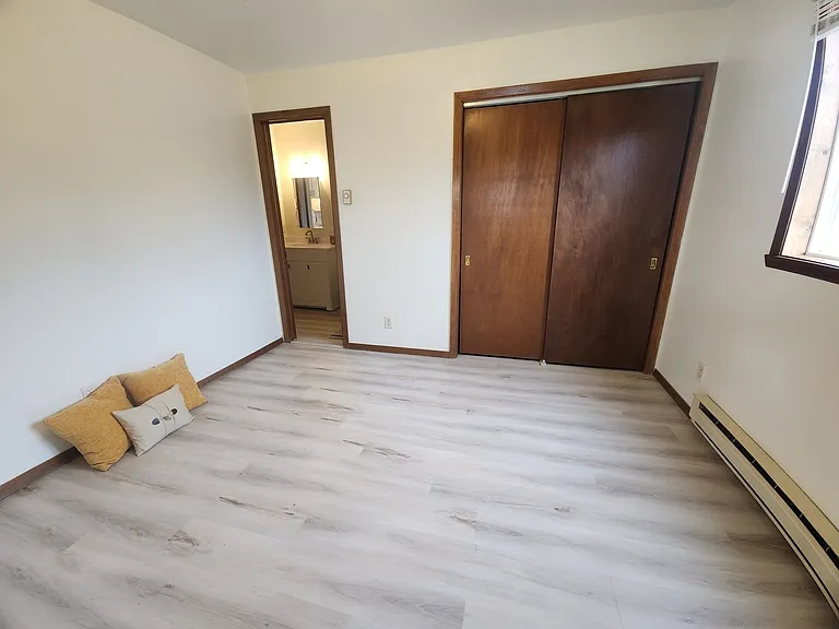 1045 Greenwood Ct — Photo 18